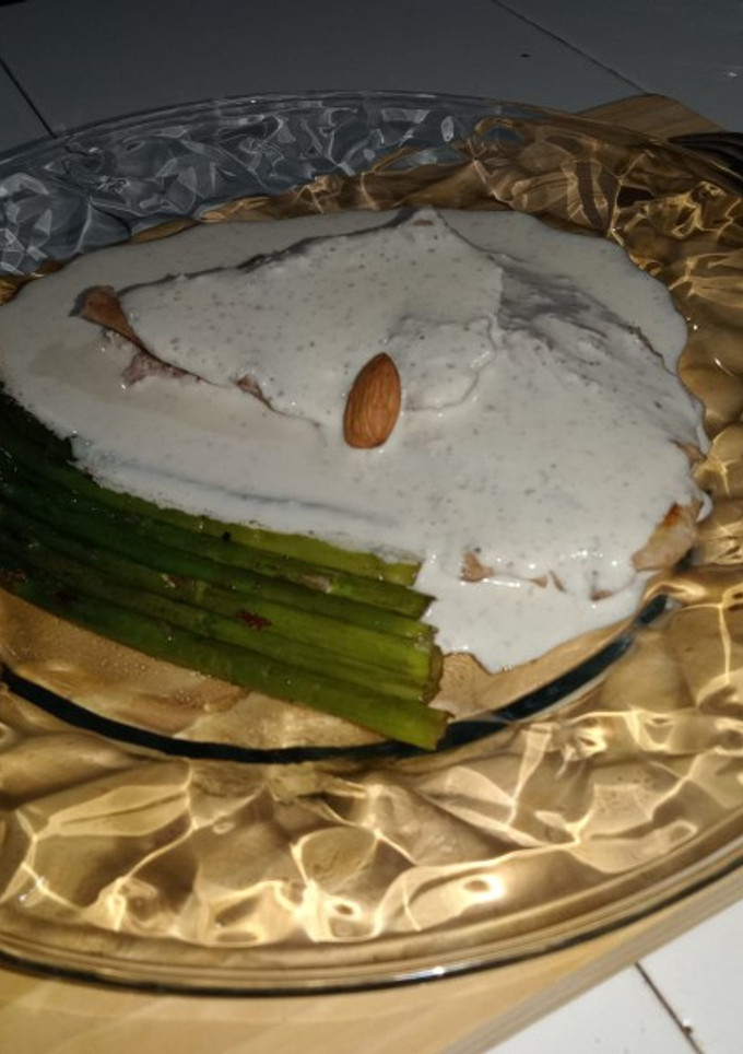 Una foto de Pescado al limón con crema de almendras