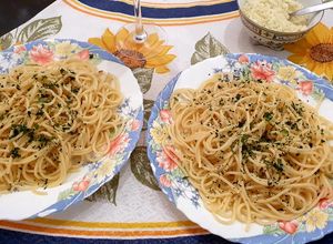 Una foto de Spaghetti aglio e olio ( ajo y aceite de oliva