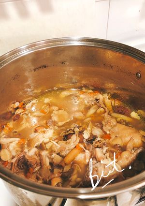 A picture of Ginseng Chicken Soup.