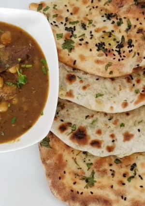 छोले कुलचे (Chhole kulche recipe in hindi) रेसिपी मुख्य फोटो