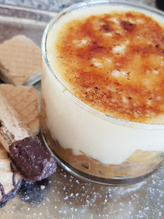 Una foto de Mousse de Crema Catalana con Manzana Caramelizada