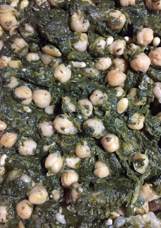 Una foto de Garbanzos con espinacas y alguna cosita más