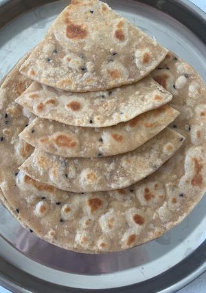 કલોંજી પરાઠા (Kalonji Paratha Recipe In Gujarati) રેસીપી મુખ્ય ફોટો