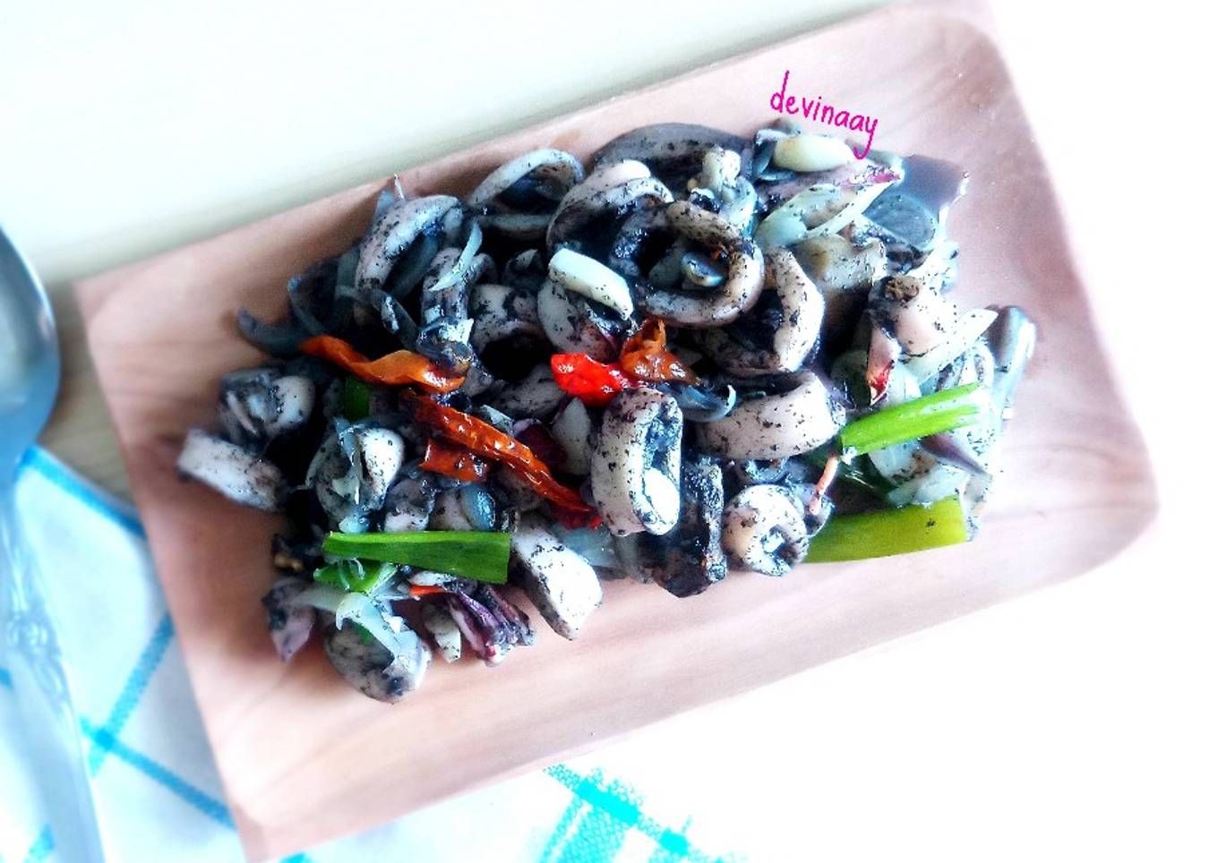 Cumi hitam dan bawang bombay