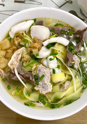 Hình của món Mì vàng thập cẩm.