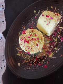 ठंडाई कुल्फी(Thandai kulfi recipe in hindi) रेसिपी मुख्य फोटो