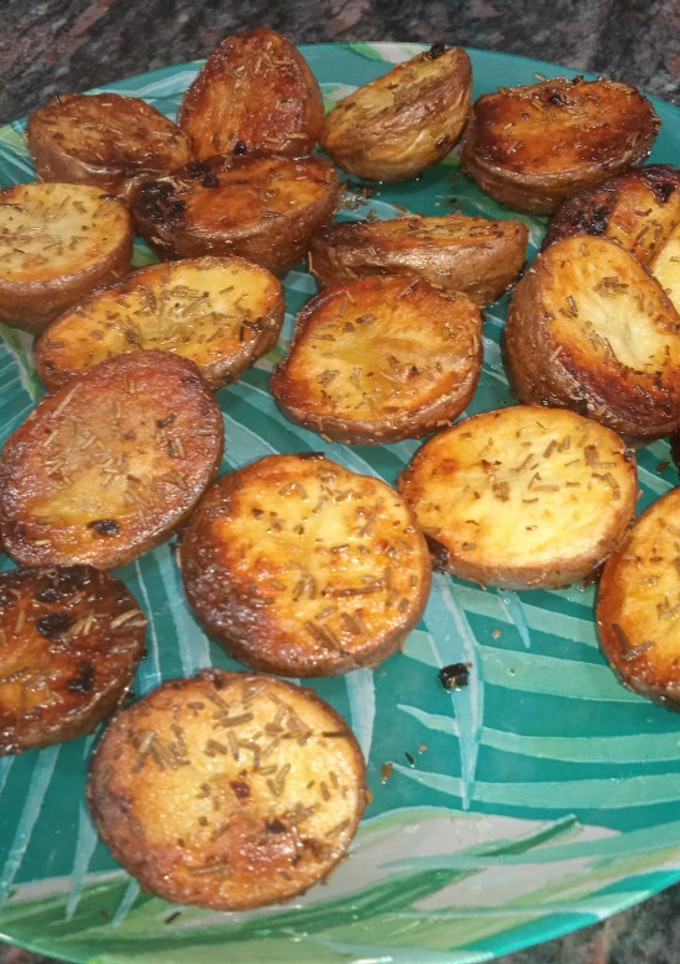 Una foto de Patatitas al horno con romero
