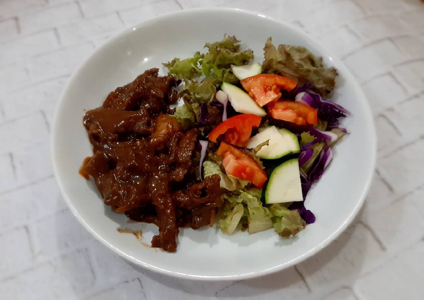 213. Beef Teriyaki and Salad