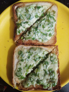சீஸ் சில்லி டோஸ்ட்(chilli cheese toast recipe in tamil) செய்முறை முக்கிய புகைப்படம்