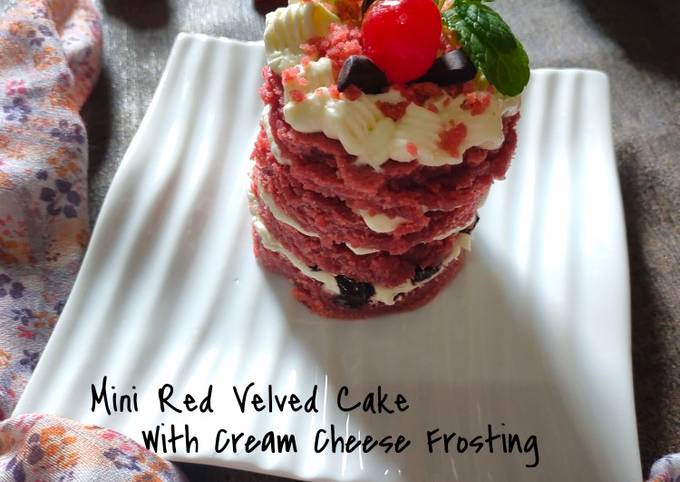 Mini Red Velved Cake With Cream Cheese Frosting