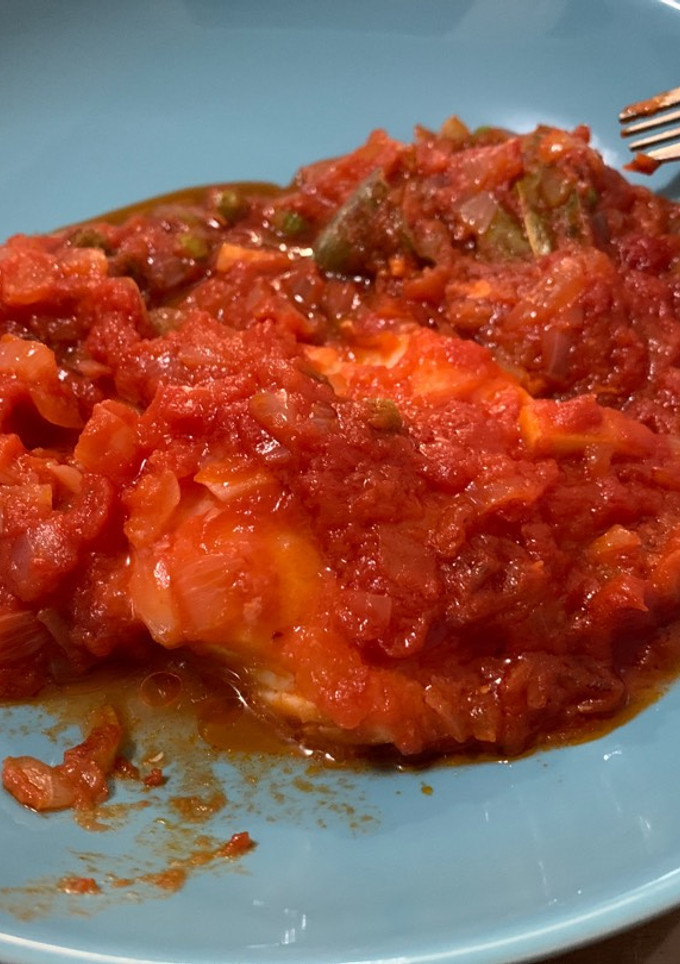 Una foto de Bacalao con tomate