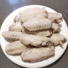 A picture of Steamed Wings.