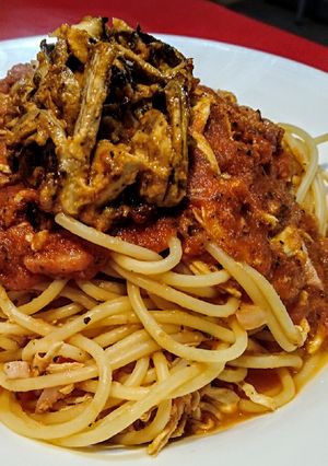 Una foto de ESPAGUETTIS A La Napolitana🍝 con Champignones🍄 al ajillo...!
