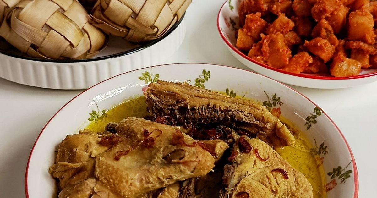 Opor Ayam Bumbu Kuning