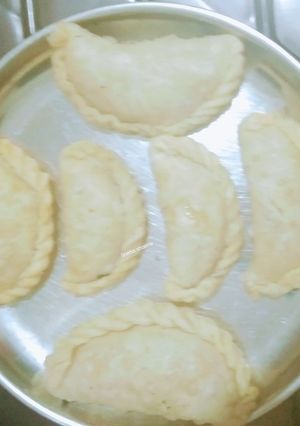 ड्रायफ्रूट करंजी (dryfruits karanji recipe in marathi) रेसिपी चे मुख्य फोटो 