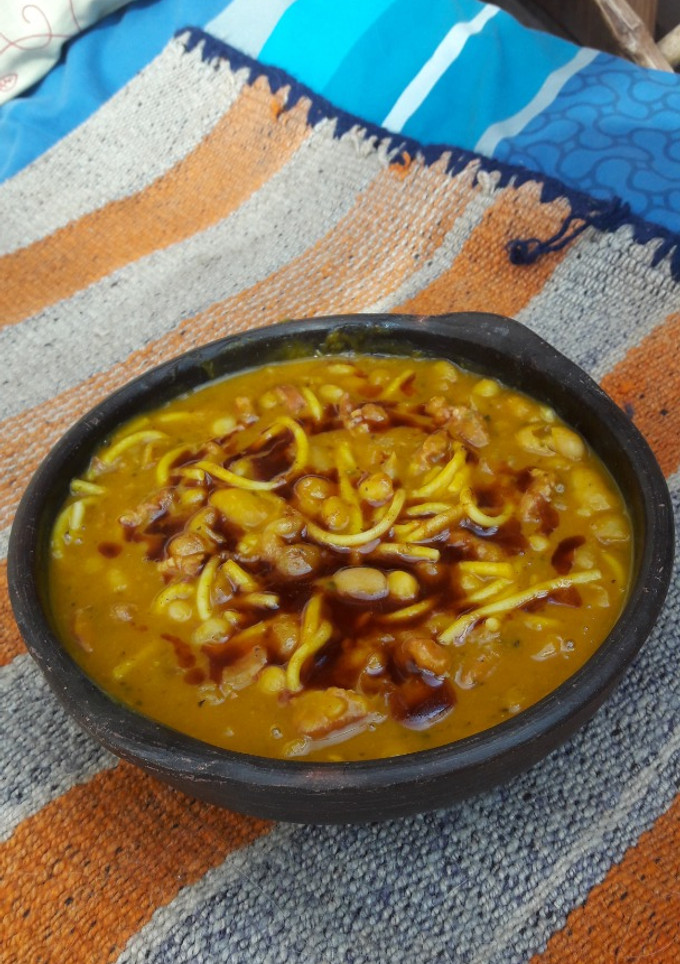 Una foto de Porotos con riendas