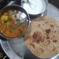 A picture of Aloo tamatar ki sabzi.