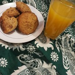 A picture of Groundnut cookies served with orange juice.