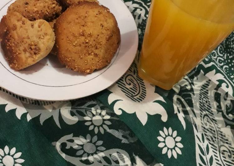 Groundnut cookies served with orange juice