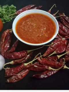 A picture of Shezwan sauce/chutney.