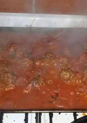 Una foto de Albóndigas a la pomarola con puré de papa😆!!! ☆☆
