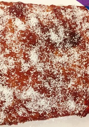 ஸ்ட்ராபெர்ரி ஹனீ கேக் (Strawberry honey cake recipe in tamil) செய்முறை முக்கிய புகைப்படம்