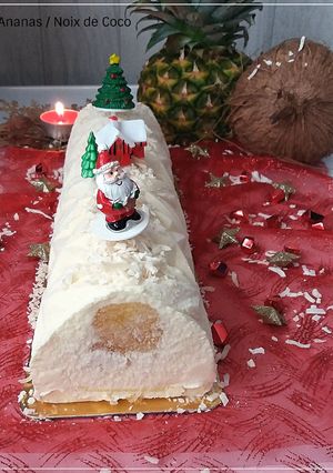 Une photo de Bûche ananas, noix de coco