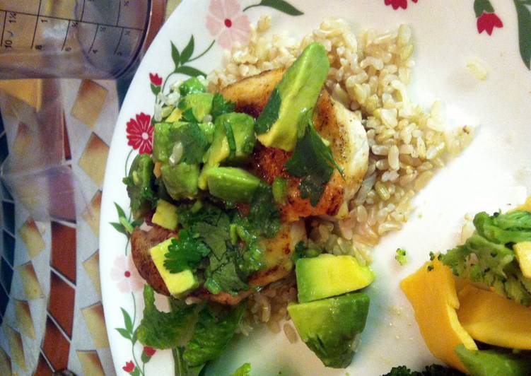 Recipe of Tasty Seared Chicken With Avocado Topping
