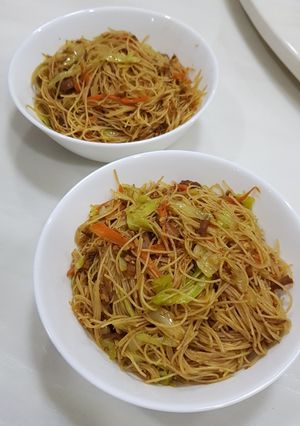 五香肉丁炒米粉 的食譜成品照片
