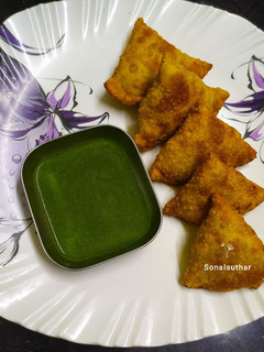 પંજાબી સમોસા (Punjabi Samosa Recipe In Gujarati) રેસીપી મુખ્ય ફોટો