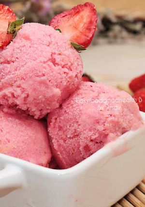 รูปของ ไอศกรีมสตอเบอรี่โยเกิร์ตโฮมเมด
