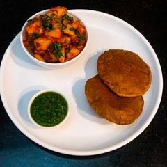 A picture of Amaranth puri with aloo sabzi.