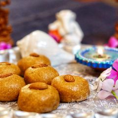 A picture of Besan laddu.