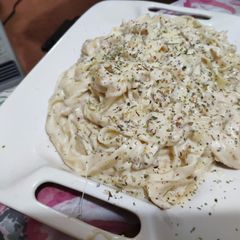 A picture of White sauce pasta.