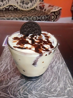 ओरियो कस्टर्ड शेक (Oreo Custard shake recipe in Hindi) रेसिपी मुख्य फोटो