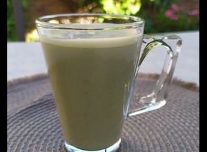 Una foto de Matcha Latte frío, con vainilla