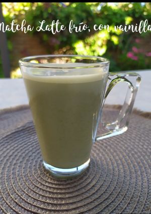 Una foto de Matcha Latte frío, con vainilla