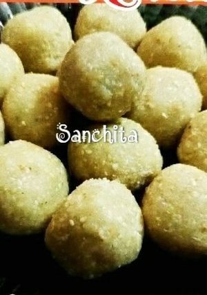 A picture of Til Mawa Laddoos.