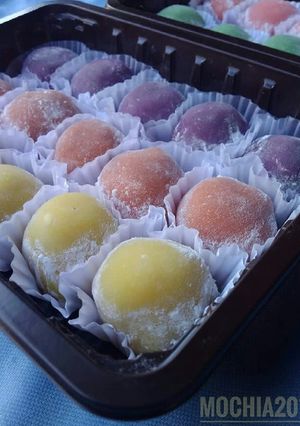A picture of Mochi with Chocolate Peanut Filling.