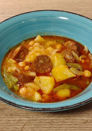 Foto principal de Patatas a la riojana con garbanzos