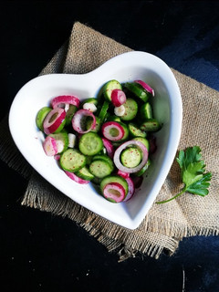 عکسی از دستور سالاد خيار و پياز.....
