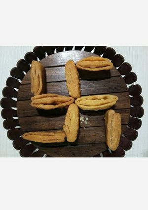 A picture of Layered Mathri.