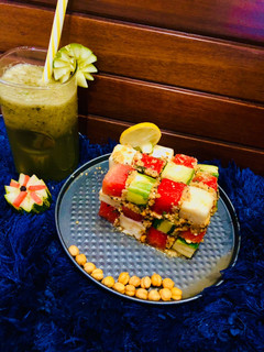 સમર ક્યૂબ સલાડ & કુકુમ્બર જ્યુશ(Summer Cube Salad & Cucumber Juice Recipe In Gujarati) રેસીપી મુખ્ય ફોટો