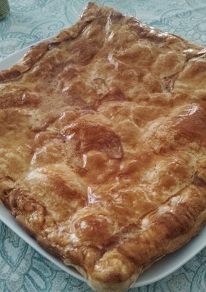 Una foto de Empanada de atún con masa de hojaldre