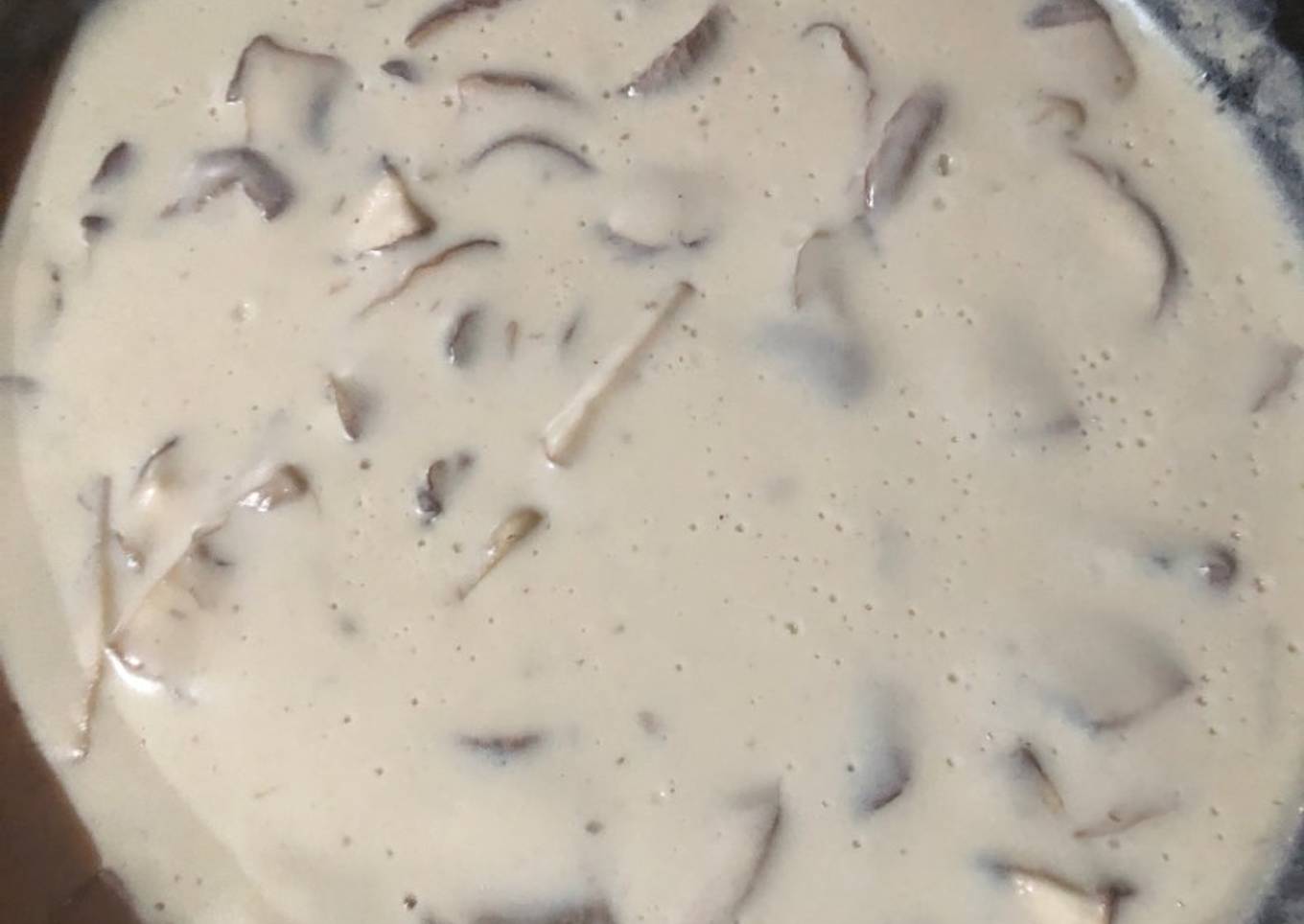 Salsa blanca con champiñones
