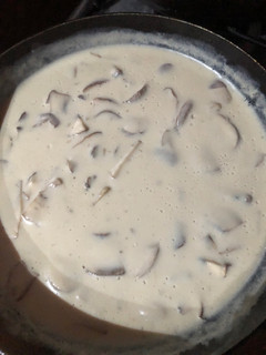 Una foto de Salsa blanca con champiñones