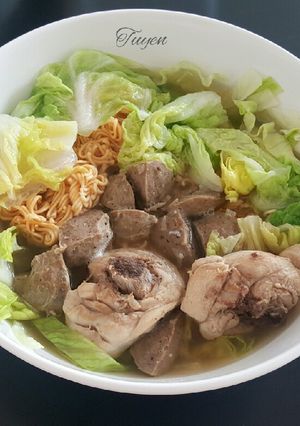 Hình của món Mì gói nấu thịt gà.