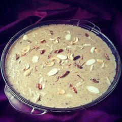 A picture of Sheer khurma.