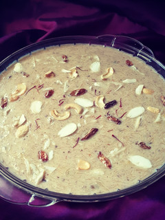 A picture of Sheer khurma.