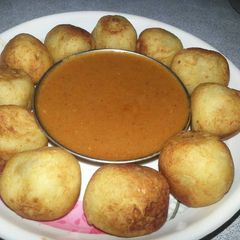 A picture of Potato cheese balls with italian Tomato sauce.